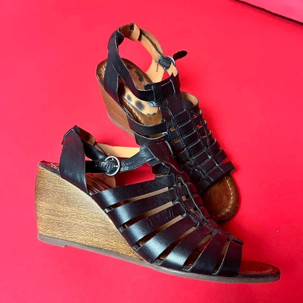 Baretraps / Strappy leather and wood look wedges 🤎🖤​​​​​​